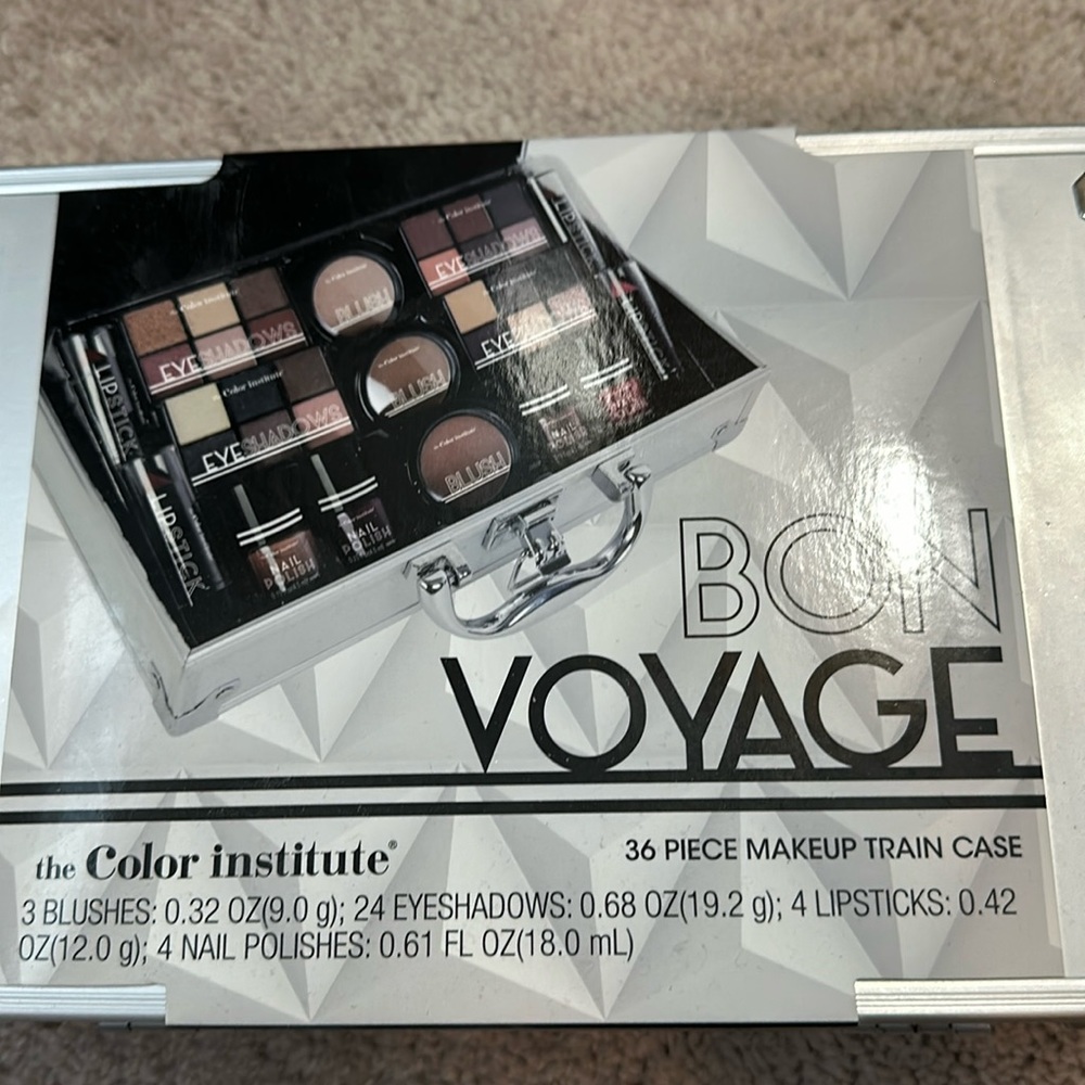 Markwins Beauty Bon Voyage 36 Piece Premium Makeup Train Case NWT